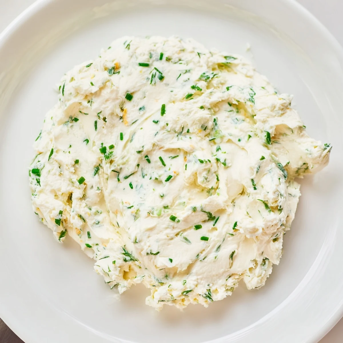 Polski ser i ziołowa pasta, pyszna na chłodne warzywne przekąski lub jako dip.