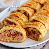 Te Festive Bigos Puff Pastry Rolls, idealne na przyjęcia, kuszą intensywnymi smakami wieprzowiny.  