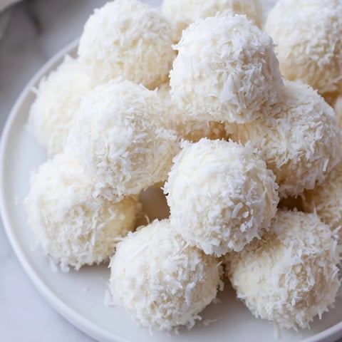 Creamy Marshmallow Snowball Dip Platter with fresh fruit and crunchy pretzels, a festive treat.