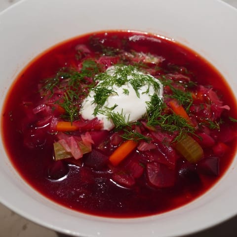 Polski czerwony barszcz smaczny