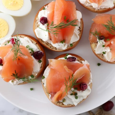 Cranberry Sleigh Bagel Board