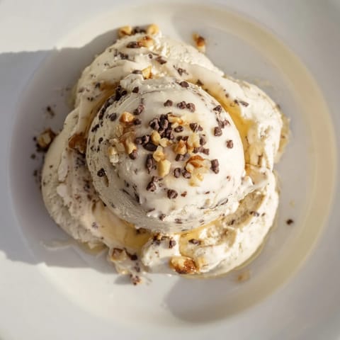 Lody z twarogu w blenderze, kremowe i pełne protein, idealne na szybki deser.