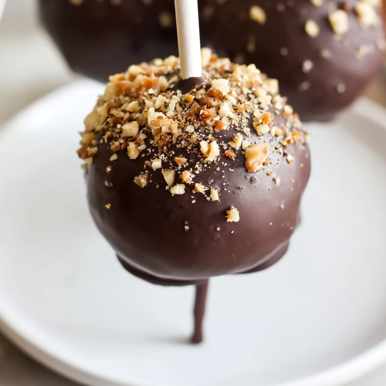 Urocze, okrągłe Piernik Cake Pops z aromatycznym piernikiem, idealne na świąteczny deser.